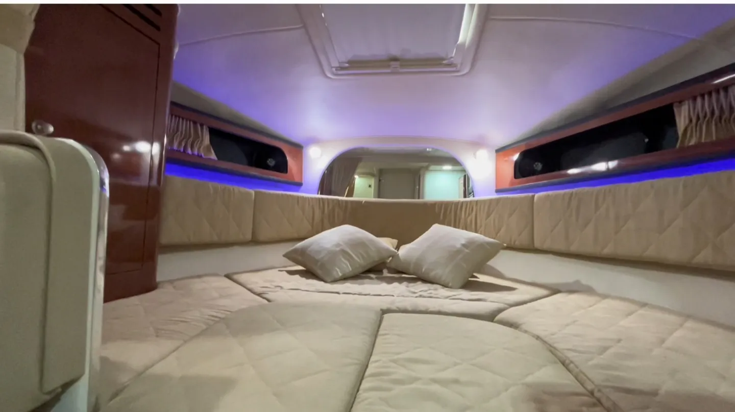 Una cabina cómoda para experiencias largas y descansos relajados