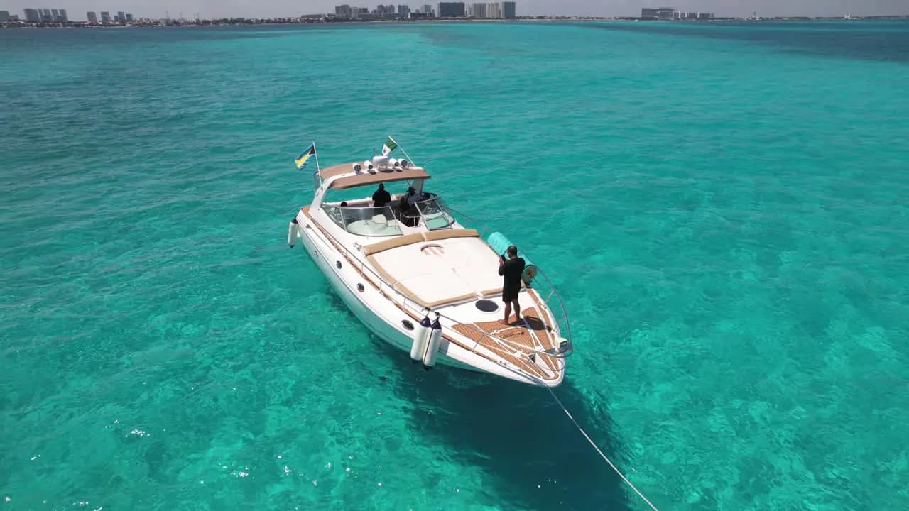 La sensación de dejar la marina atrás en un yate privado
