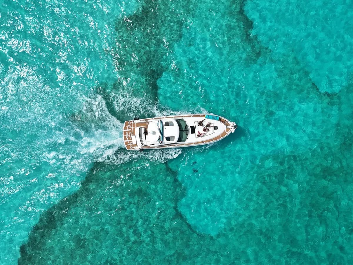Paseo a Isla Mujeres - experiencia de lujo en yate en Cancún